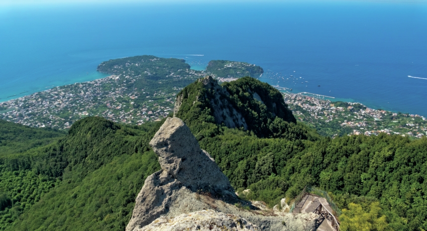 Ischia_Mount Epomeo_shutterstock_1170850753 - Ischia Wanderreise
